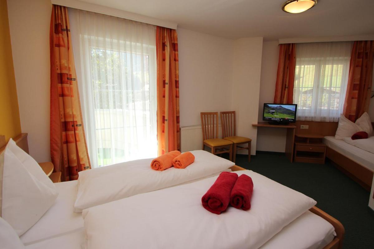 Maximilian Apartment *