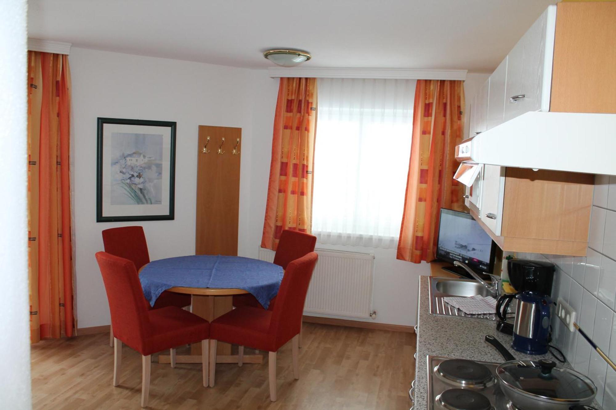 Maximilian Apartment